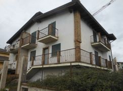 Casa Bi/Trifamiliare in Residenziale
