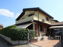 Casa Bi/Trifamiliare in Residenziale