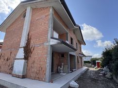 Casa Bi/Trifamiliare in Residenziale