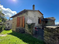 Casa Bi/Trifamiliare in Residenziale
