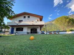 Casa Bi/Trifamiliare in Residenziale