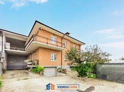 Casa Bi/Trifamiliare in Residenziale