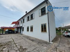 Casa Bi/Trifamiliare in Residenziale