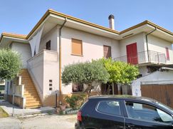 Casa Bi/Trifamiliare in Residenziale