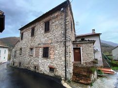 Casa Bi/Trifamiliare in Residenziale
