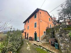 Casa Bi/Trifamiliare in Residenziale