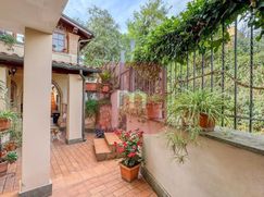 Casa Bi/Trifamiliare in Residenziale