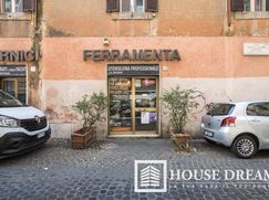 Negozio/Locale commerciale in Commerciale