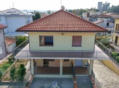 Casa Bi/Trifamiliare in Residenziale