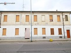 Casa Bi/Trifamiliare in Residenziale