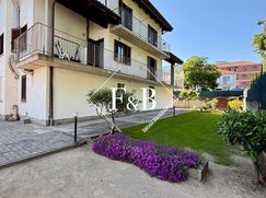 Casa Bi/Trifamiliare in Residenziale