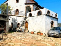 Casa Bi/Trifamiliare in Residenziale