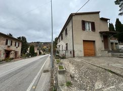 Casa Bi/Trifamiliare in Residenziale