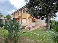 Casa Bi/Trifamiliare in Residenziale