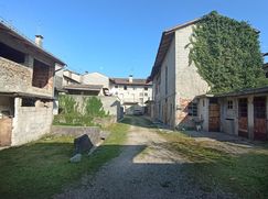 Casa Bi/Trifamiliare in Residenziale
