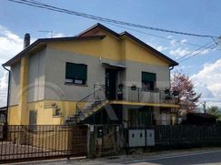 Casa Bi/Trifamiliare in Residenziale