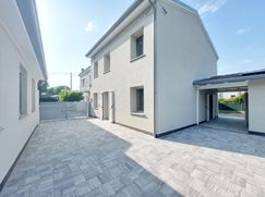 Casa Bi/Trifamiliare in Residenziale