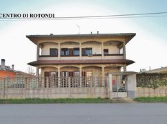 Casa Bi/Trifamiliare in Residenziale