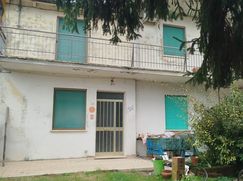 Casa Bi/Trifamiliare in Residenziale