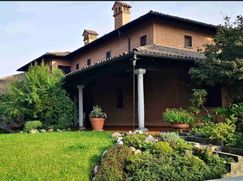 Casa Bi/Trifamiliare in Residenziale
