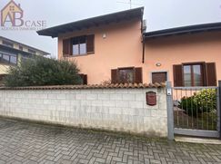 Casa Bi/Trifamiliare in Residenziale