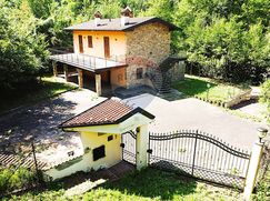 Casa Bi/Trifamiliare in Residenziale