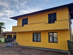 Casa Bi/Trifamiliare in Residenziale