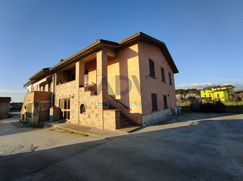 Casa Bi/Trifamiliare in Residenziale