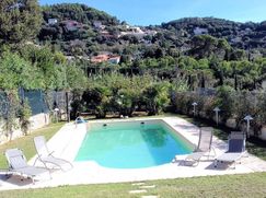 Casa Bi/Trifamiliare in Residenziale