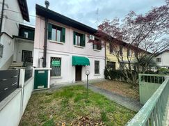 Casa Bi/Trifamiliare in Residenziale