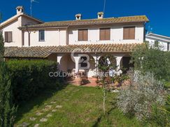 Casa Bi/Trifamiliare in Residenziale