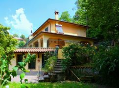 Casa Bi/Trifamiliare in Residenziale