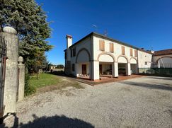 Casa Bi/Trifamiliare in Residenziale