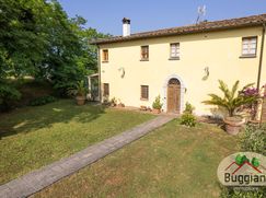 Casa Bi/Trifamiliare in Residenziale