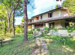 Casa Bi/Trifamiliare in Residenziale