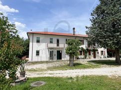 Casa Bi/Trifamiliare in Residenziale