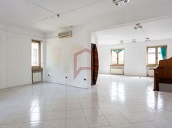 Negozio/Locale commerciale in Commerciale