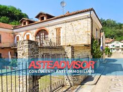 Casa Bi/Trifamiliare in Residenziale