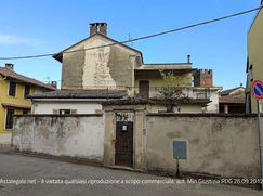 Casa Bi/Trifamiliare in Residenziale