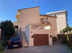 Casa Bi/Trifamiliare in Residenziale