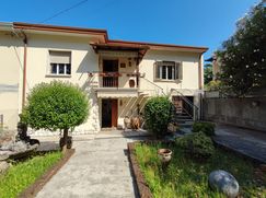 Casa Bi/Trifamiliare in Residenziale