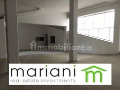 Negozio/Locale commerciale in Commerciale