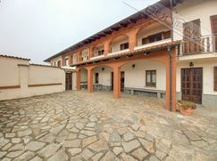 Casa Bi/Trifamiliare in Residenziale