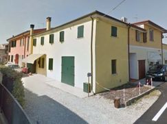 Casa Bi/Trifamiliare in Residenziale