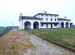 Casa Bi/Trifamiliare in Residenziale