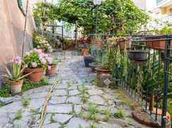 Casa Bi/Trifamiliare in Residenziale