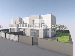 Casa Bi/Trifamiliare in Residenziale
