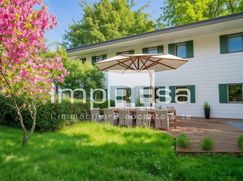 Casa Bi/Trifamiliare in Residenziale