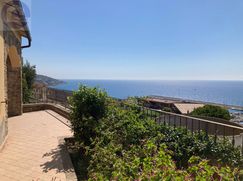 Casa Bi/Trifamiliare in Residenziale