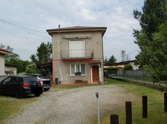 Casa Bi/Trifamiliare in Residenziale